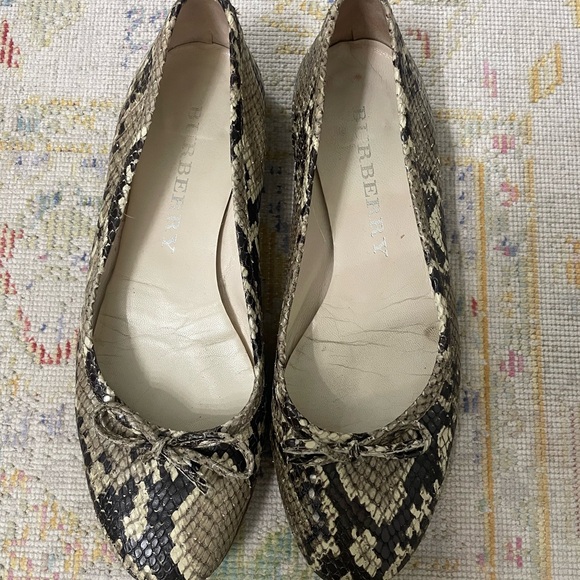 Burberry Shoes - Burberry Women's Snakeskin Pattern Flats - Black and Cream